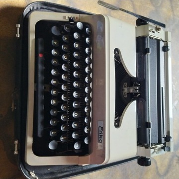 Maszyna do pisania Erika w walizce