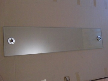 Półka szklana 115x25x1 z otworami na rurę 25 mm