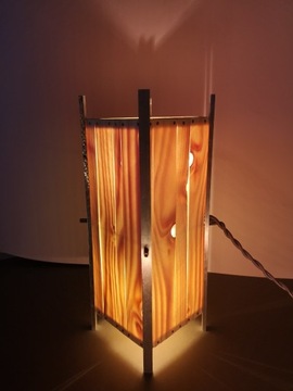 Lampka nocna z drewna na alu. nogach. 2x E27 