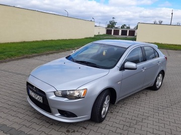 mitsubishi lancer samochód osobowy