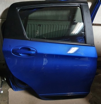 Drzwi prawe Toyota Yaris III przednie i tylne