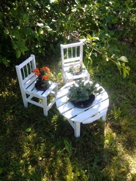 2 krzesełka i stolik na kwiatek ozdoba do domu, ogrodu