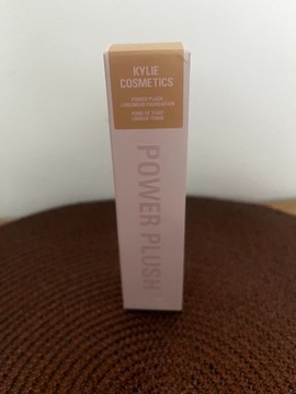 Kylie Cosmetics Power Plush Longwear 2,5N