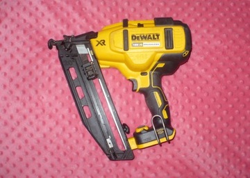 GWOŹDZIARKA DEWALT DCN660 18V