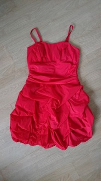 Czerwona krótka sukienka na ramiączkach studniówka