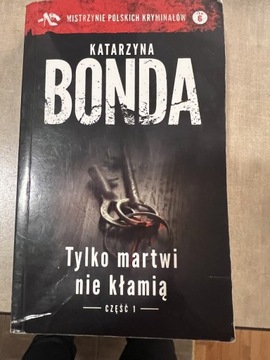 Bonda, Tylko martwi nie kłamią