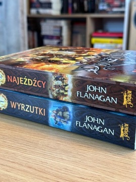 Wyrzutki / Najeźdźcy - John Flanagan