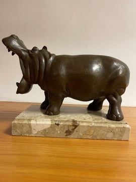 Figura - Hipopotam z brązu