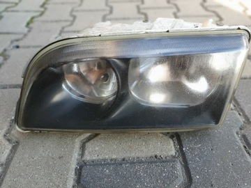 VOLVO V40 S40 Lampa przednia 