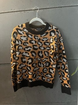 sweter w panterke