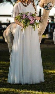Suknia ślubna w kropeczki 