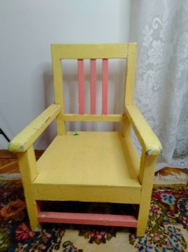Przedwojenne krzesełko dziecięce