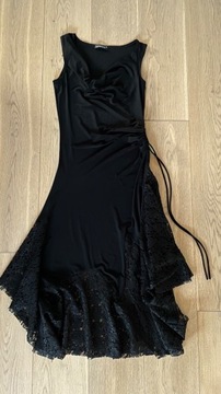 Czarna sukienka długa z koronką na przyjęcie