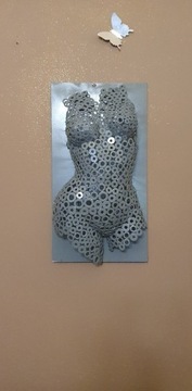 Rzeźba kobiety z podkładek led