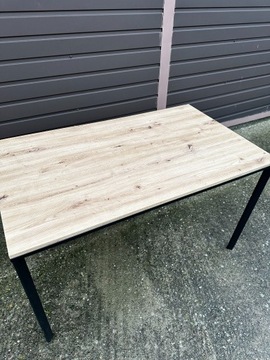 Stół metalowy z blatem