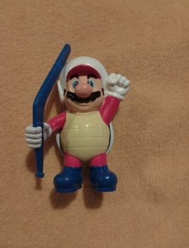 Figurka z Happy Meal Mario.