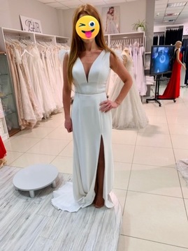 Klasyczna biała suknia ślubna 