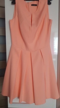 Śliczna sukienka w kolorze brzoskwiniowym:)
