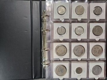 Stary klaser pełny ciekawych monet