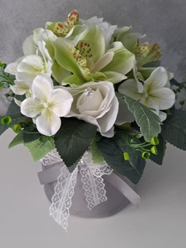 Welurowy flower box z Biało zielonymi storczykami 