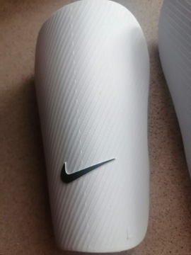 Nike ochraniacze roz.L Nagolenniki Piłkarskie Nike