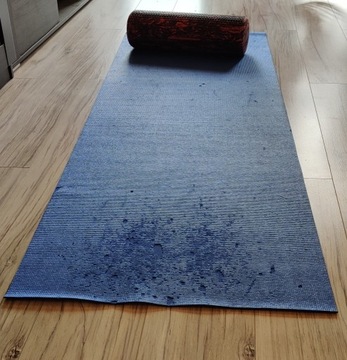 [Sale Price] Yoga mat with Roller