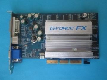 Club3D GeForce FX 5200 128MB DDR AGP ARTEFAKTY !