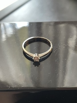 pierścionek zaręczynowy brylant białe złoto