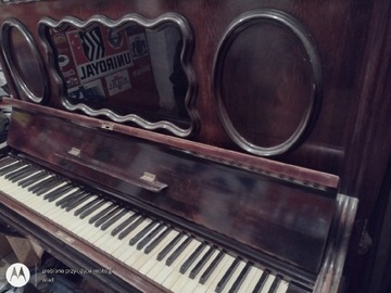 Pianino piękne rzeźbione 