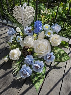 Kompozycja wiosenna wiązanka na cmentarz kwiaty