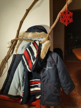 Kurtka zimowa z kapturem, czapka i szalikiem