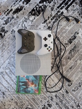 Xbox One S.Oraz 2 pady, gra, zasilacz i kabel HDMI