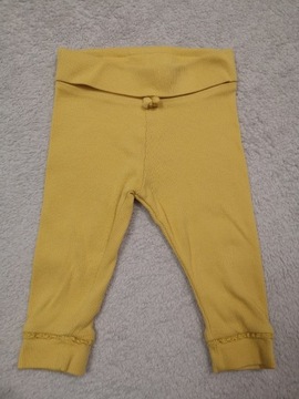 Prążkowane legginsy spodnie z falbanką Next 62 68