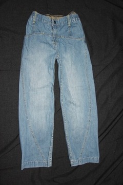Spodnie jeansowe, luźne. Rozm 134