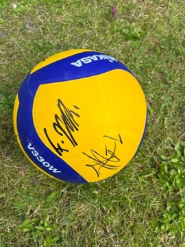 Piłka do siatkówki z podpisami siatkarzy Resovia Rzeszów