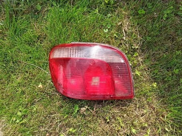 Toyota Yaris I lampa tylna lewa 99-02 europa