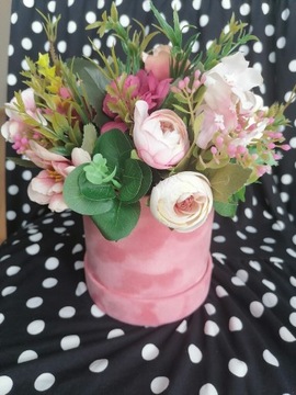 Flower box dzień babci upominek sztuczne kwiaty 