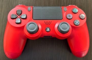 Kontroler do konsoli PlayStation 4 - czerwony