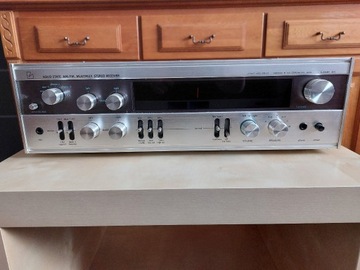 Luxman R-800 amplituner.