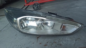 Lampa prawy przód ford focus mk3