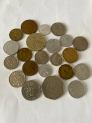 Monety  21  sztuk rózne nominały  i panstwa.