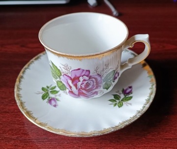 Porcelanowa filiżanka na herbatę fioletowa róża