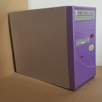 fioletowy retro komputer - gry