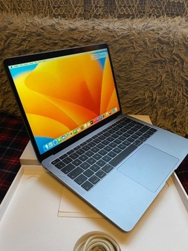 Macbook Air13 A1932 i5 8GB z 2019 r