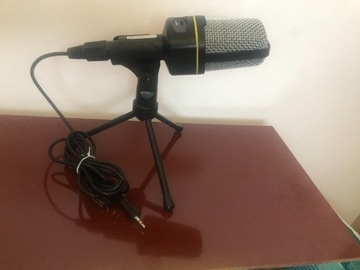Mikrofon komputerowy ze statywem
