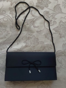 Mała czarna torebka elegancka kopertówka wesele
