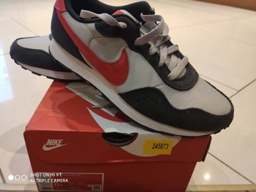 Buty Nike Md Valiant  CN8558-003 Roz 38 - 38,5