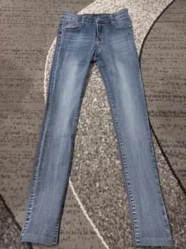 Spodnie jeans młodzieżowe 