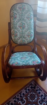 Fotel bujany w stylu retro tapicerowany - wygodny.