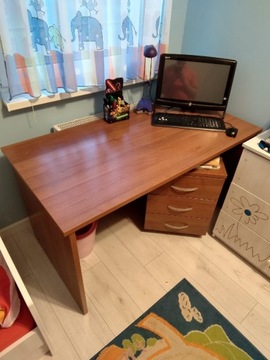Solidne biurko dla dziecka, do gabinetu. 